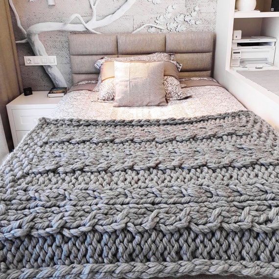 Chunky yarn blanket, Gray throw, Handmade Throw, Small textured wool bedding