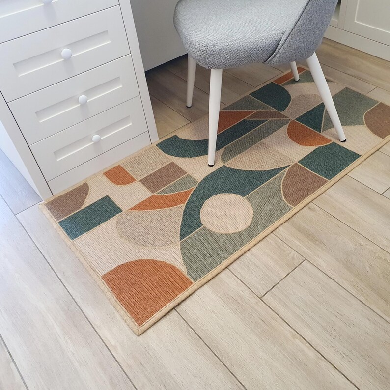 Side view showing the thickness and texture of the rug.