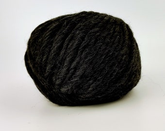 Black Merino Wool Roving Yarn: Chunky Bulky Knit (100g/65m)