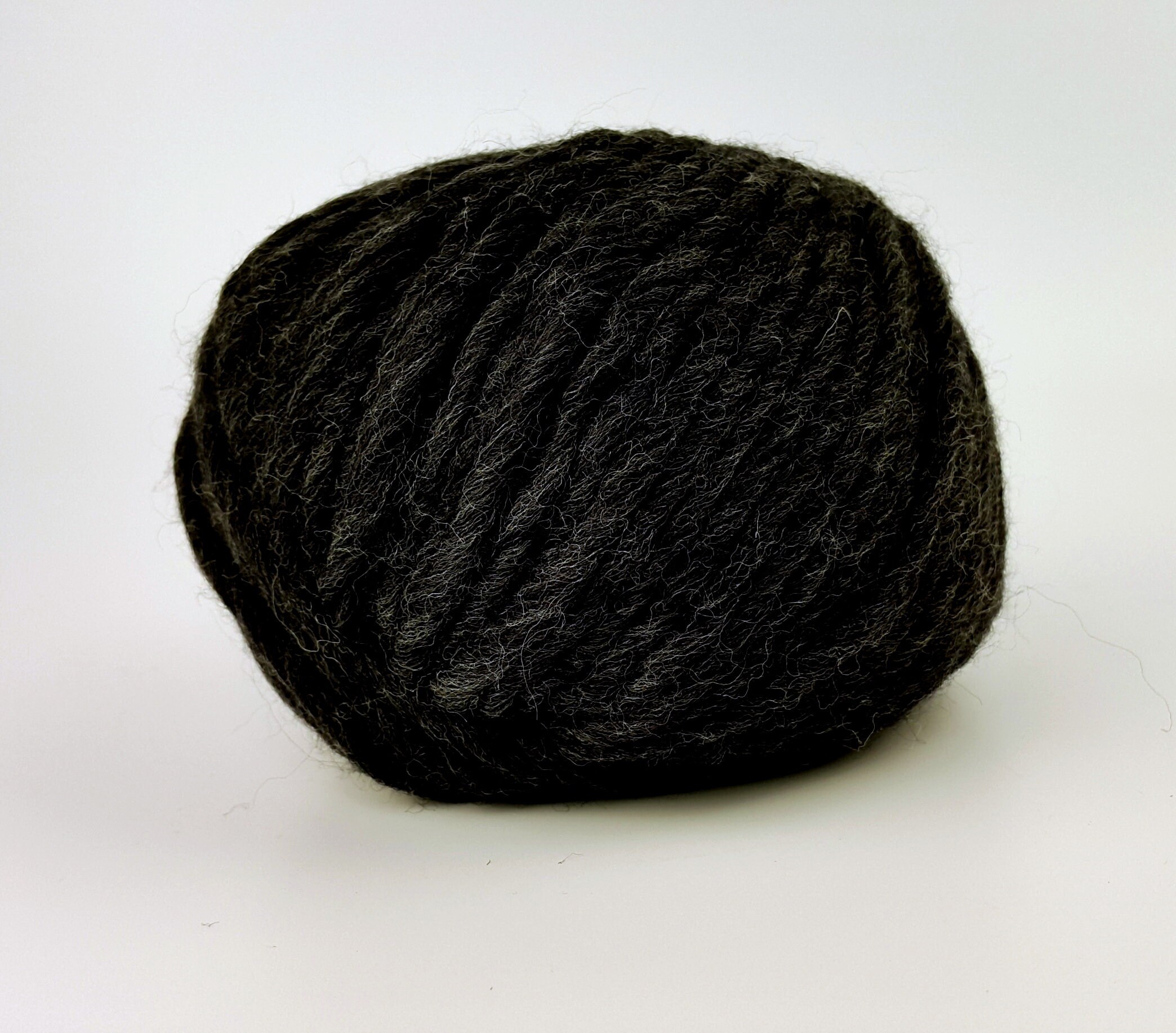 Wool Yarn, Black Roving Yarn, Woolen Yarn, Giant Yarn, Bulky Yarn, Wool