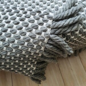 Chunky crochet blanket made of thick wool yarn with visible structure and natural imperfections