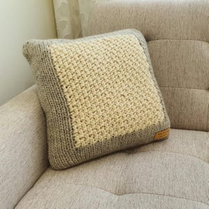 Knitted cushion, Merino wool cushion, Wool knit pillow, Knitted pillow, Wool cushion, White pillow, Roving yarn, Square cushion, Knit pillow