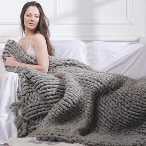 Chunky Knit wool blanket Gray from Australian wool yarn, Giant knit throw blanket, Bulky Wool blanket, Thick Knitted blanket, 47x70 image 8