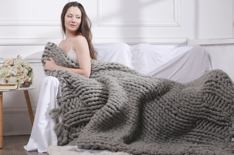 Chunky Knit wool blanket Gray from Australian wool yarn, Giant knit throw blanket, Bulky Wool blanket, Thick Knitted blanket, 47x70 image 8