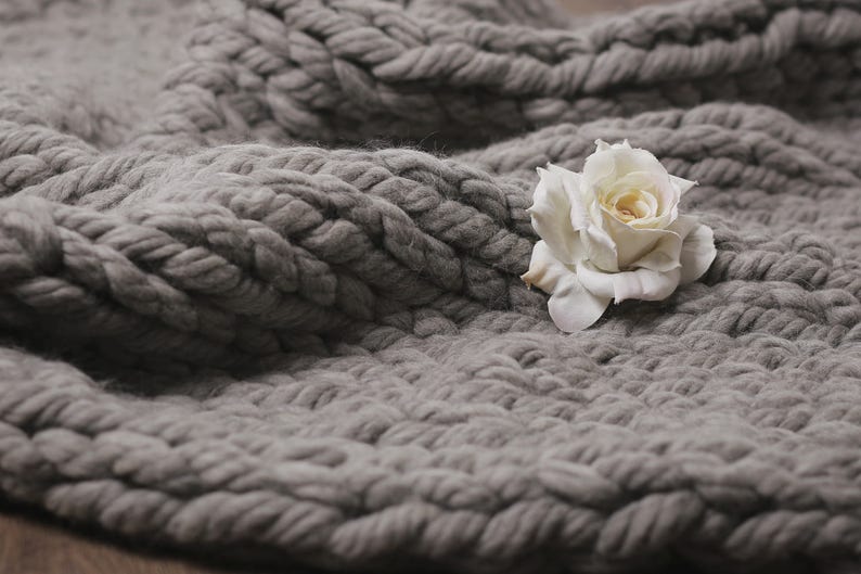 Chunky Knit wool blanket Gray from Australian wool yarn, Giant knit throw blanket, Bulky Wool blanket, Thick Knitted blanket, 47x70 image 4