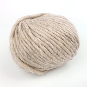 Chunky Merino Wool Yarn Light Gray Roving, Thick Knitting - 65m 100g