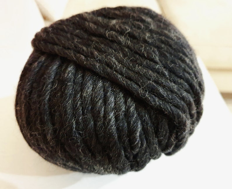 Wool yarn, Black roving yarn, Woolen yarn, Giant yarn, Bulky yarn, Wool yarn, Chunky yarn, Merino wool yarn, Knitting, 100g/65m image 2