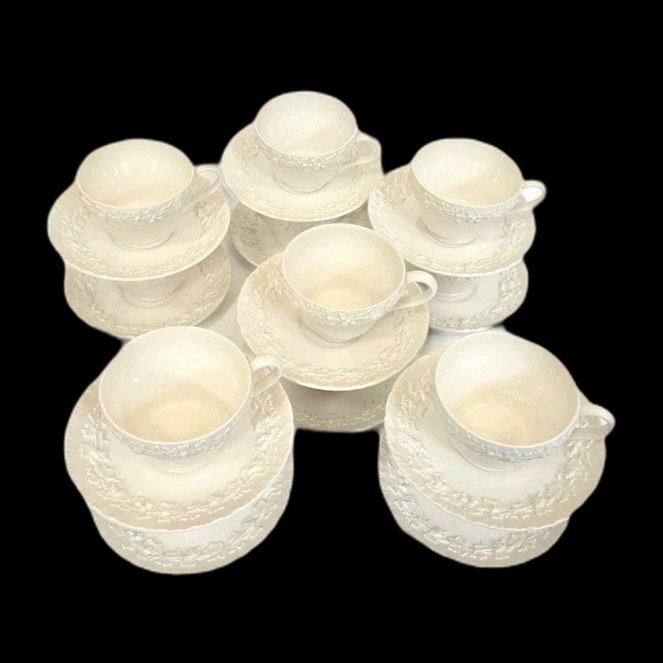 ウェッジウッド クイーンズウェア クリームオンクリーム エンボス加工