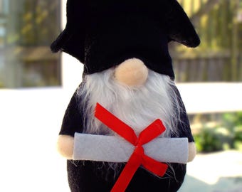 Graduation Gnome Gift – Handmade Décor for Graduation Celebration, Thoughtful Gift for Graduation Day, Fun & Memorable Graduation Décor