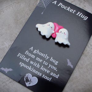 Pocket Hug Ghost - Geisterliebe, Halloween-Herzgeschenk, Ein herzliches Andenken, Erinnerung, geschätzte Zuneigung, ein Geschenk endloser Liebe