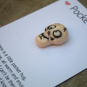 Calavera de abrazo de bolsillo: muestra de amor de calavera, regalo de Halloween, un recuerdo sincero, un recuerdo, un afecto preciado, un regalo de amor infinito