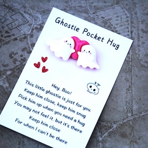 Pocket Hug Ghost - Geisterliebe, Halloween-Herzgeschenk, Ein herzliches Andenken, Erinnerung, geschätzte Zuneigung, ein Geschenk endloser Liebe