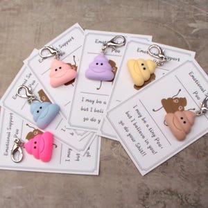 Abrazo de bolsillo Tiny Poo: un pequeño detalle de amor de Tiny Poo, regalo de San Valentín, un recuerdo entrañable, un cariño preciado, un regalo de amor infinito.
