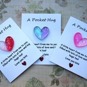 Pocket Hug Heart - Herz Liebeszeichen, Valentinstag Geschenk, Ein herzliches Andenken, Erinnerung, geschätzte Zuneigung, ein Geschenk endloser Liebe.