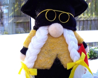 Graduation Gnome Gift – Handmade Décor for Graduation Celebration, Thoughtful Gift for Graduation Day, Fun & Memorable Graduation Décor