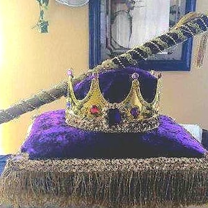 ASSORTED COLORS Crown&pillow sceptre set