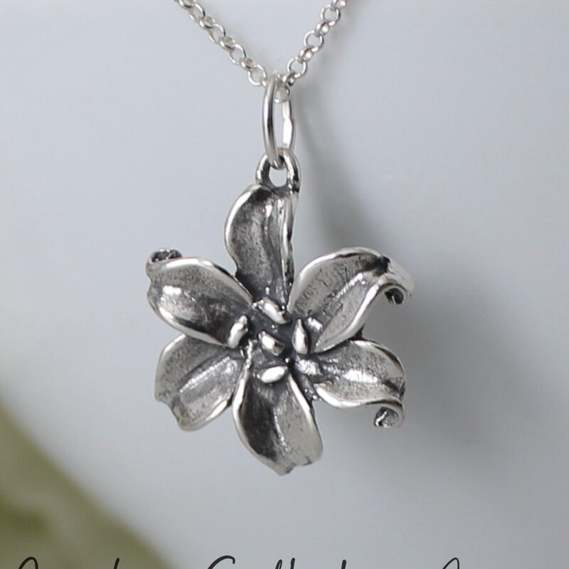 The Lily Necklace