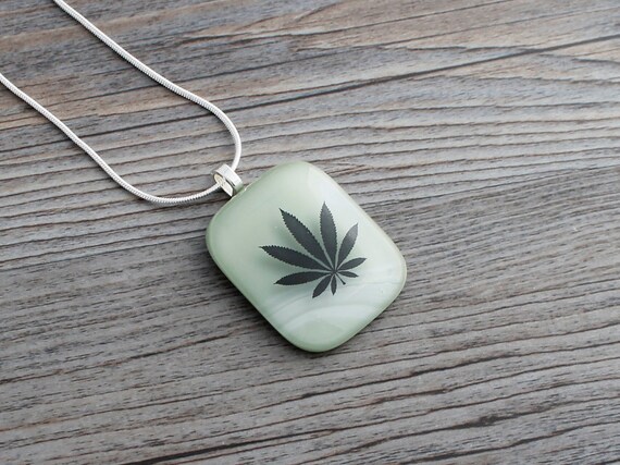 Pot outlet leaf pendant