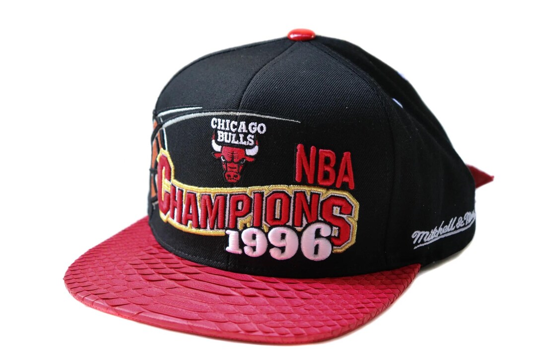 Mitchell & Ness Men's NBA Chicago Bulls 97 Champions Snapback main image 1