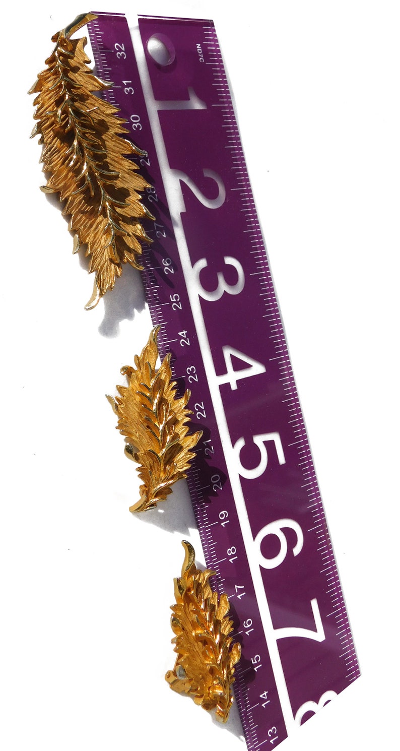 Textured 1910 Detailed Gift for Her Eye Catching VHtF Brooch Goldentone Hattie Carnegie GOLDEN FEATHER Set Clip Earrings Stunning