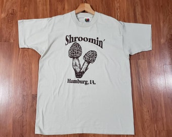 Vintage 1990s Shroomin Hamburg, IA tan tshirt single stitch by Fruit of the Loom adult Medium oversized chill vibes collectable 420 mushroom
