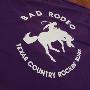 vintage des années 1980 Bad Rodeo Texas Country Rockin Blues Adulte XL chemise violette lourde sérigraphie sort Fruit of the Loom Best single stitch US image 5
