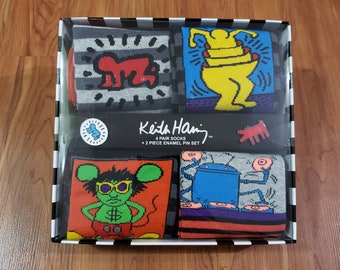 New Keith Haring 2 pins + 4 pack crew socks size 10 -13 official merch dancing people baby dog pride LGBTQ sealed box gift decor collectable