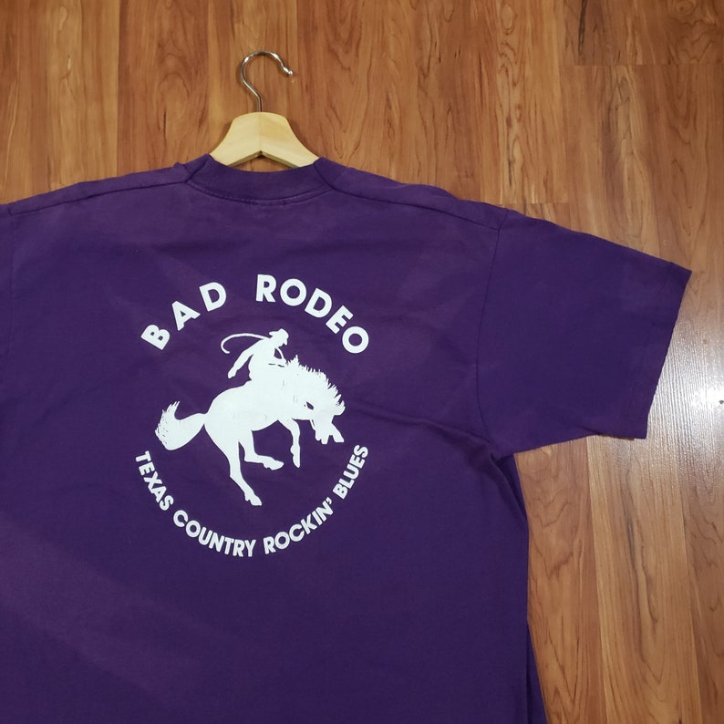 vintage des années 1980 Bad Rodeo Texas Country Rockin Blues Adulte XL chemise violette lourde sérigraphie sort Fruit of the Loom Best single stitch US image 3