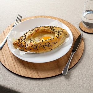 Round wood placemats Set. Set of 6 or 8 wooden placemats, coasters match