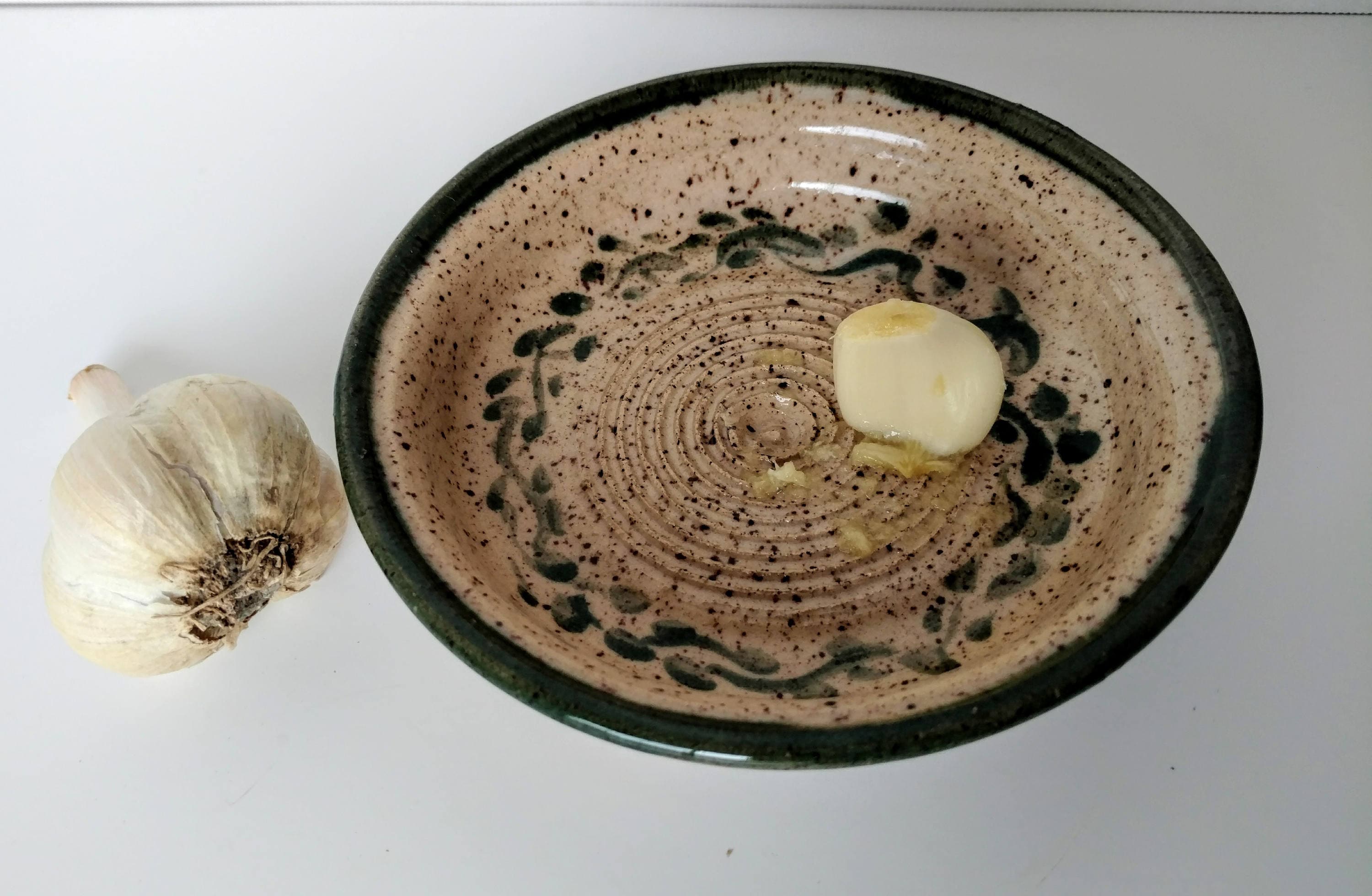 Garlic Grater Dish Garlic and Oil Dipping Bowl Eggshell White