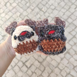 レナ パグ ぬいぐるみ S: Brinquedos de pelúcia Pug de crochê feitos à mão em fantasias de rena