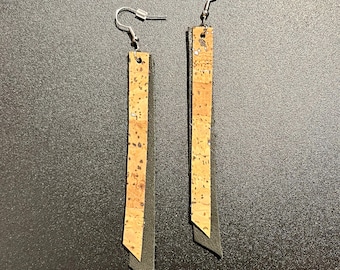 Pendientes de corcho natural y cuero genuino negro con ganchos de plata