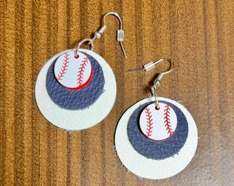 Pendientes de béisbol de cuero de los Rays o los Yankees: dijes acrílicos grabados, ganchos plateados