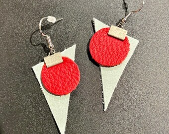 Pendientes de cuero genuino rojo y verde menta con ganchos de plata