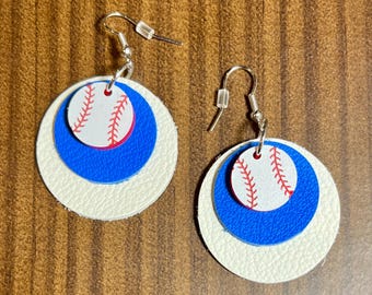 Pendientes de béisbol de cuero de los Dodgers, Cubs o Royals: dijes acrílicos grabados, ganchos plateados