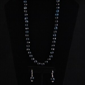 Blue Agate Bead Necklace/Mid-night blue/Designer Necklace/Crystal Beads/Fashion Jewelry/Round Beads/Shaded Blue