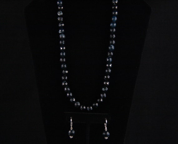 Blue Agate Bead Necklace/Mid-night blue/Designer Necklace/Crystal Beads/Fashion Jewelry/Round Beads/Shaded Blue