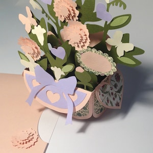 Carte explosée avec pivoine et freesia - fête des mères