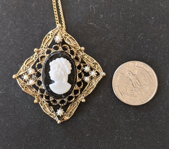 Vintage Square Cameo Pin Gold Tone Necklace Penda… - image 2