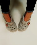 Crochet women slippers with non slip soles/womens slippers/boots/crochet womens slippers handmade/house shoes/crochet wool slippers product logo