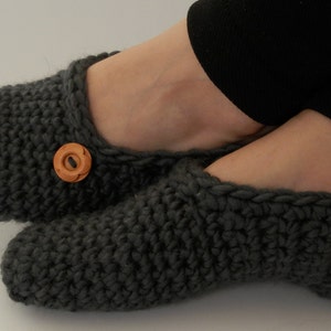 Crochet slippers with non slip double soles/womens slippers/slipper boots/crochet womens slippers handmade/house shoes/crochet wool slippers