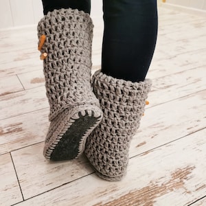 Gehaakte damesslippers met antislipzolen/cadeau voor haar/gehaakte dameslaarzen/slippers/gehaakte damesslippers handgemaakt/gehaakte wollen pantoffels
