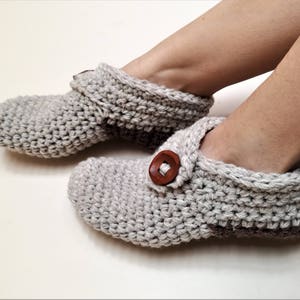 Crochet women slipper/womens slippers/womens slipper boots/slipper boots/house shoes/crochet wool slippers