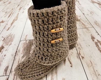 Crochet femmes pantoufles avec semelles non slip / cadeau pour ses bottes / crochet femmes bottes / pantoufles / crochet femmes pantoufles faites à la main / crochet pantoufles de laine