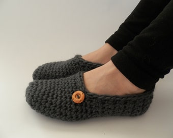 Crochet slippes with non slip double sole/womens slippers/women slippers/crochet womens slippers handmade/house shoes/crochet wool slippers