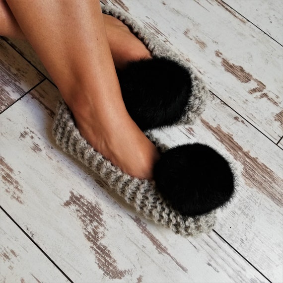 women's slippers with pom poms