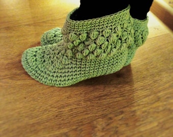 Crochet slippers with non slip double soles/womens slippers/womens slipper boots/crochet womens slippers handmade/uggs/crochet wool slippers