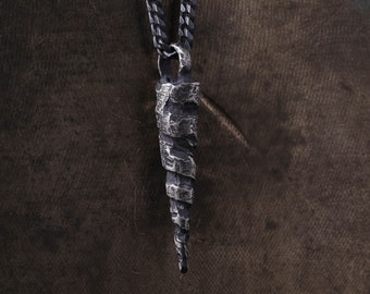 Einhorn-Horn-Anhänger-Halskette handgemacht in oxidiertem Sterlingsilber für Männer