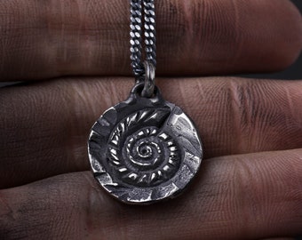 アクセサリー Nautilus silver and cord necklace SOPHIE BUHAI Nautilus silver and cord necklace | NET-A-PORTER