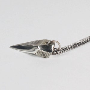 Collier à pendentif dent de loup fait main en argent sterling